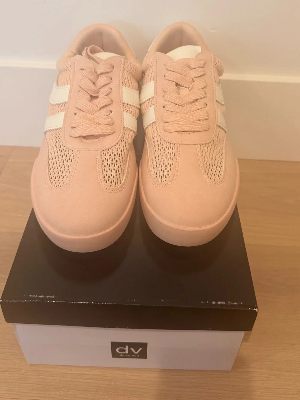 Dolce Vita blush retro sneakers-NWT- 9.5